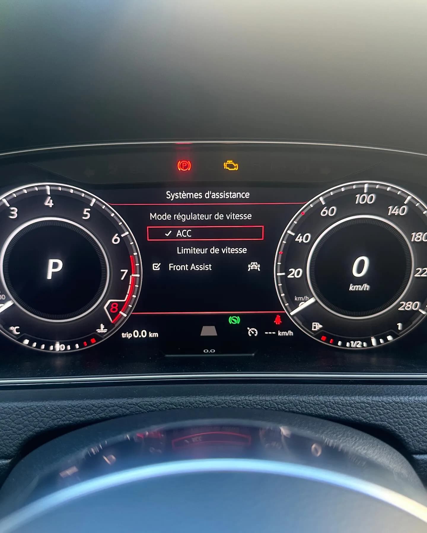 Combiné d’une Golf 7.5 GTI affichant le régulateur adaptatif après rétrofit et calibrage