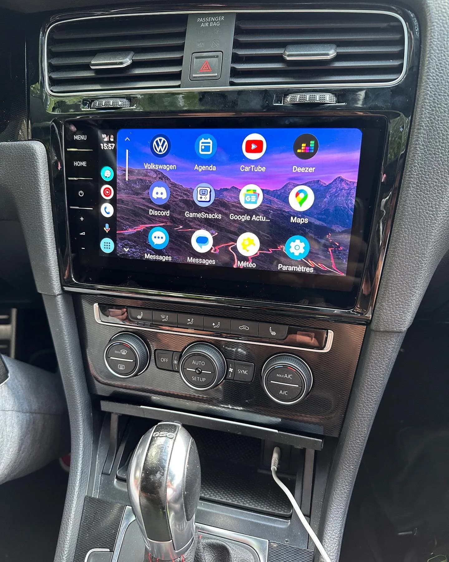 Écran Discover Pro d’une Golf 7 GTI affichant Apple CarPlay après rétrofit
