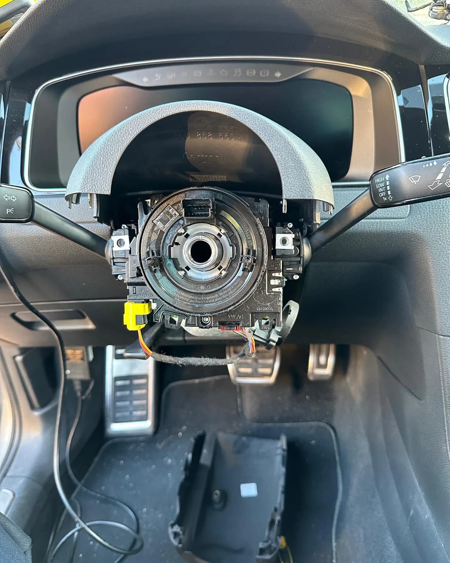Volkswagen Golf 7 GTD phase 2, Golf 7 GTD : bague tournante hors service remplacée (photo 3 sur 4)