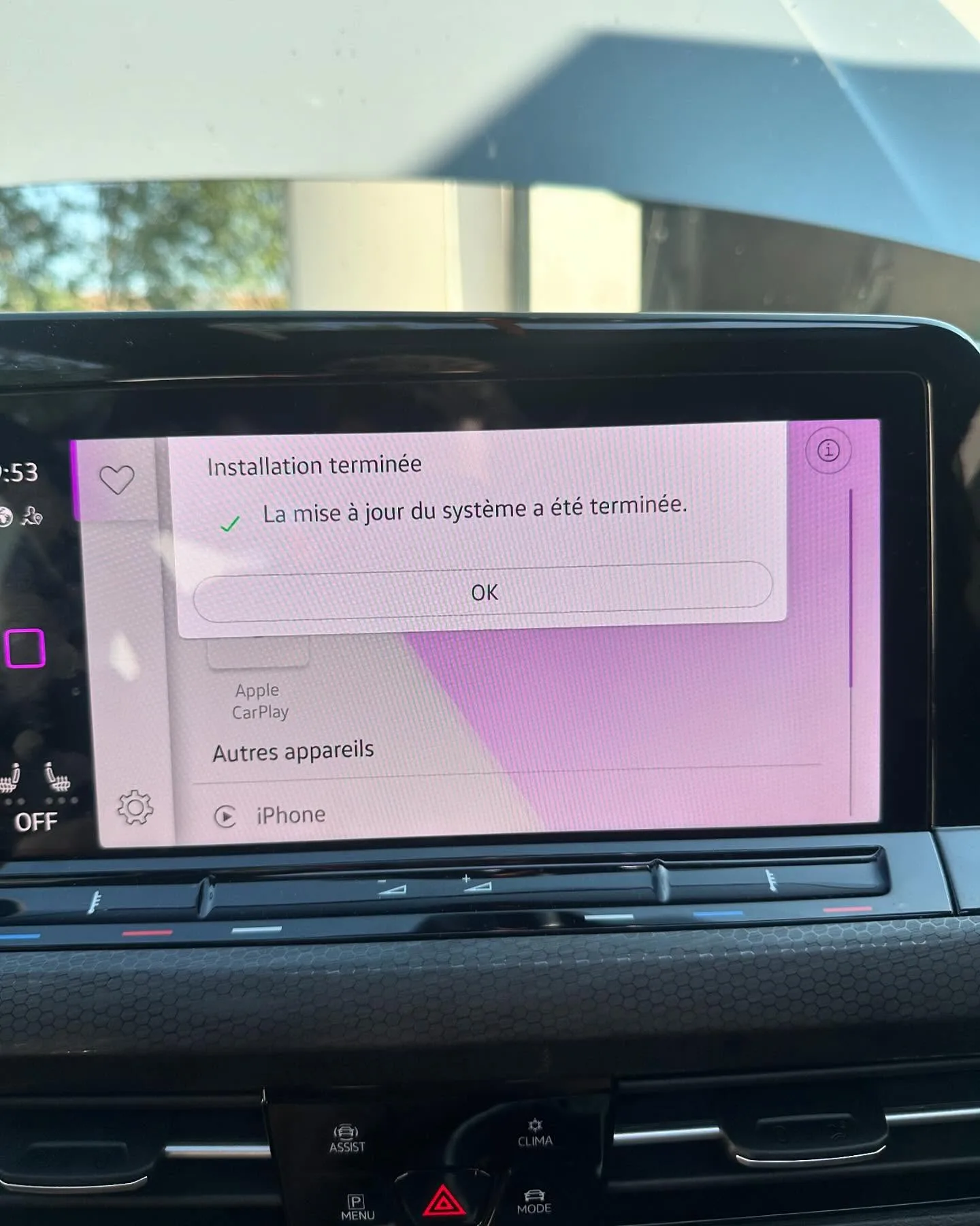 Volkswagen Golf 8 GTI, Golf 8 GTI : écran noir, voyant SOS et Travel Assist (photo 6 sur 7)