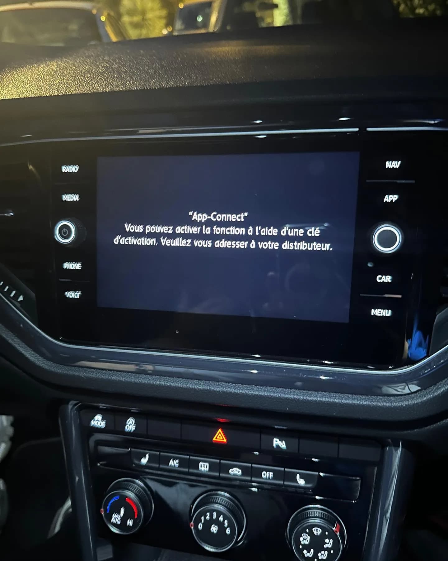 Volkswagen T-Roc, App-Connect et commande vocale sur Volkswagen T-Roc (photo 3 sur 6)